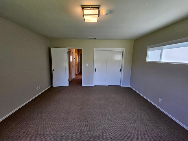 Building Photo - Beautiful Home in a Lovely Neighborhood! Available Spacious 2 Bedroom and Two Bathroom!