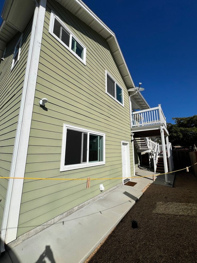 Building Photo - 103 S Santa Rosa St