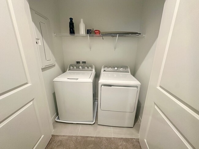 Building Photo - Looking for clean and responsible roommate