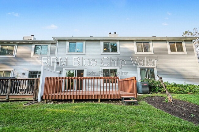 Building Photo - 5290 Bay Pointe Dr