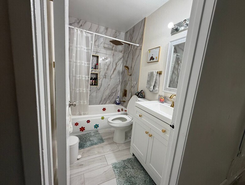 Building Photo - 1490 Sierra Madre Dr