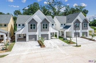 Building Photo - 3 Bed, 2.5 Bath Home Near LSU!