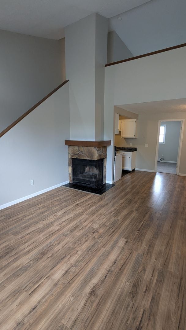 Building Photo - 847 Kerns Dr NE