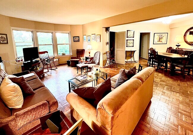 600sf living and dining area - 2500 Q St NW
