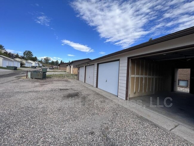 Building Photo - 3305 Frontier St