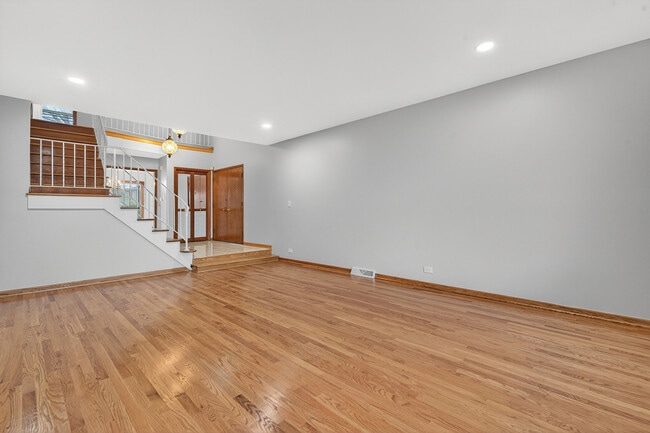 Building Photo - 7245 N Kostner Ave