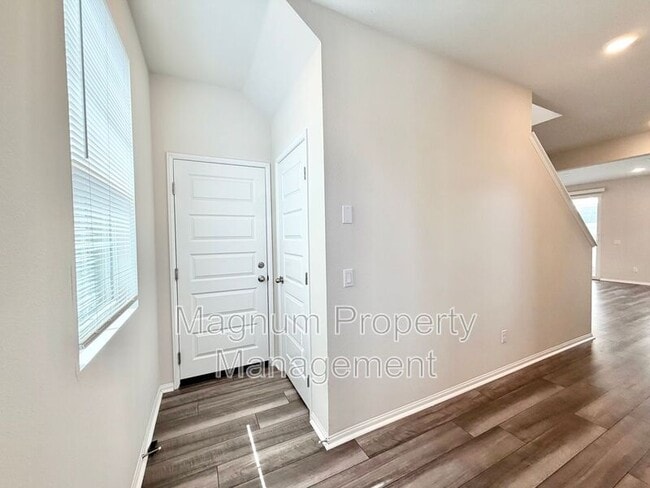 Building Photo - 40617 Birchfield Dr