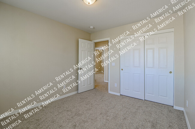 Building Photo - $500 off the 1st full month's rent with a ...