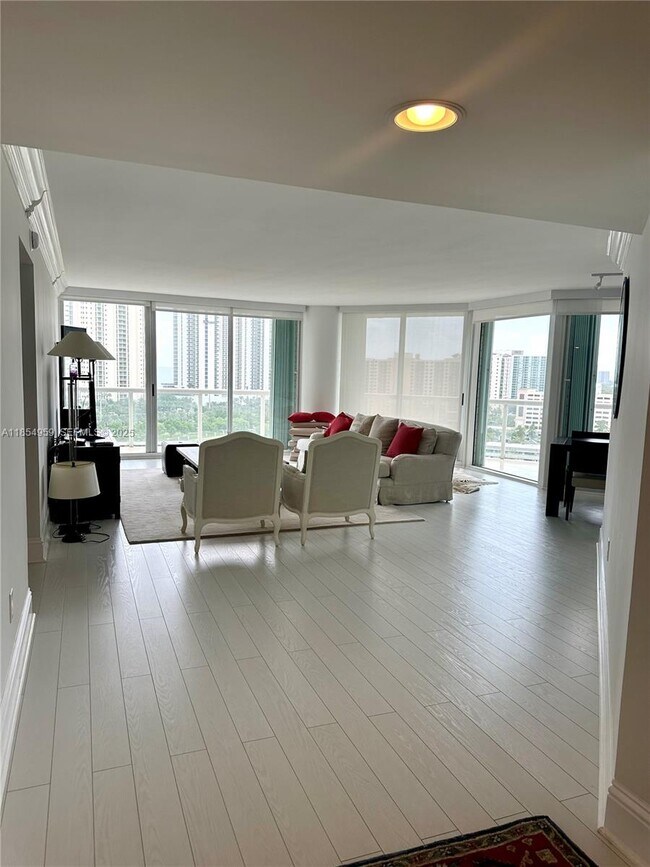 Building Photo - 16500 Collins Ave