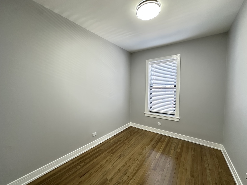 Building Photo - 3828 N Wilton Ave