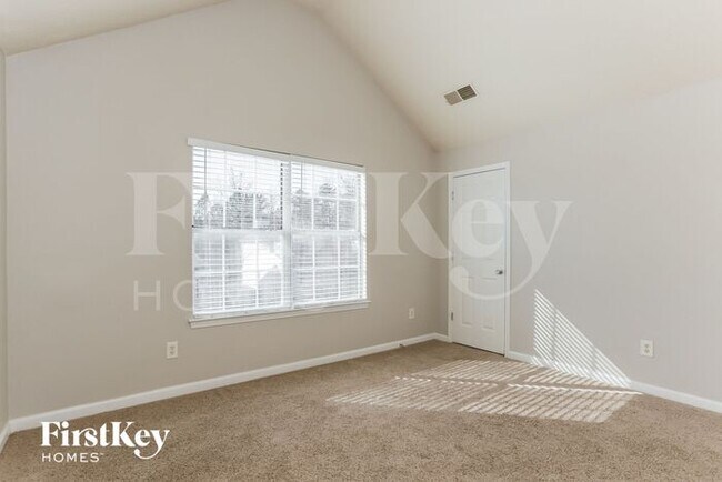 Building Photo - 2721 S Hills