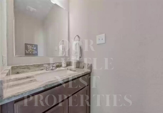 Building Photo - 10712 Fallbrook Rd