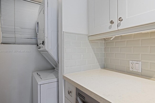 Building Photo - 3028 Center St