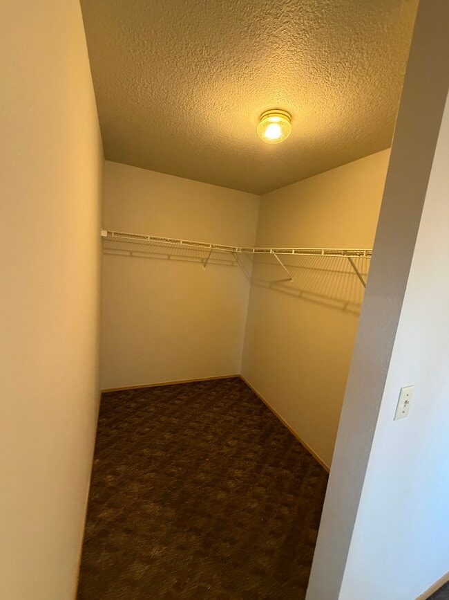 Building Photo - 810 SE 153rd Ave