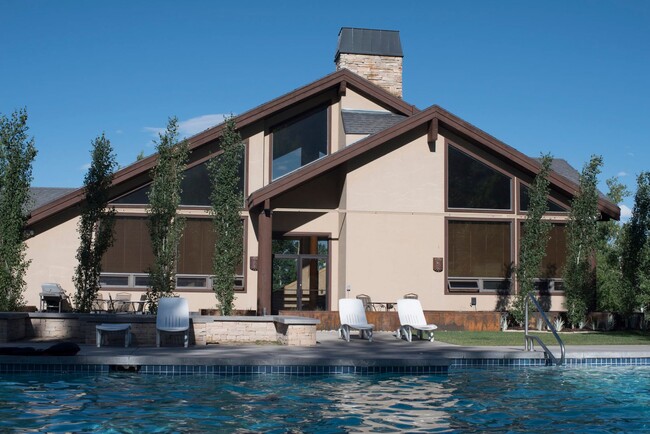 Building Photo - End-Unit Townhome in Cove Canyon