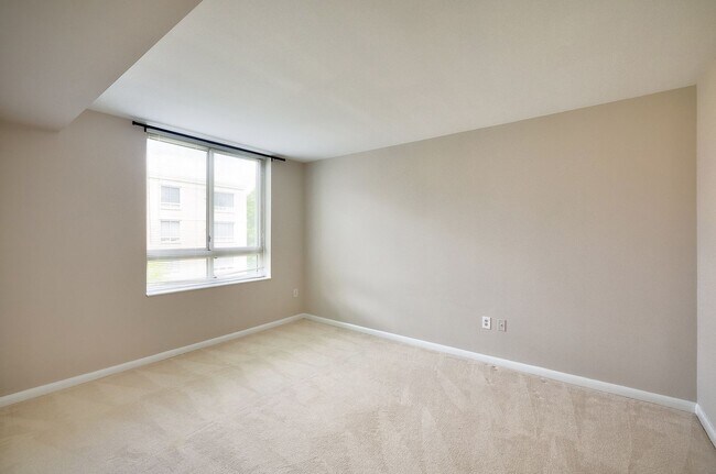 Building Photo - Modern Comfort 2BD/1BTH  in Navy Yard & So...