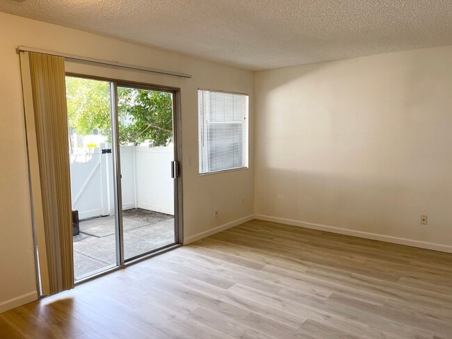 Building Photo - Updated 2 Bedroom Condo in Rohnert Park w/...