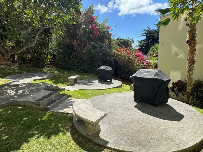 Building Photo - Available now | A 2 Bedroom, 2 Bathroom Condo with 2 assigned parking stalls at The Plaza Hawaii Kai