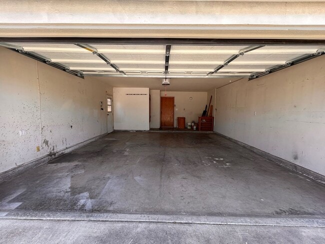 Building Photo - Beautiful home for rent in Visalia!