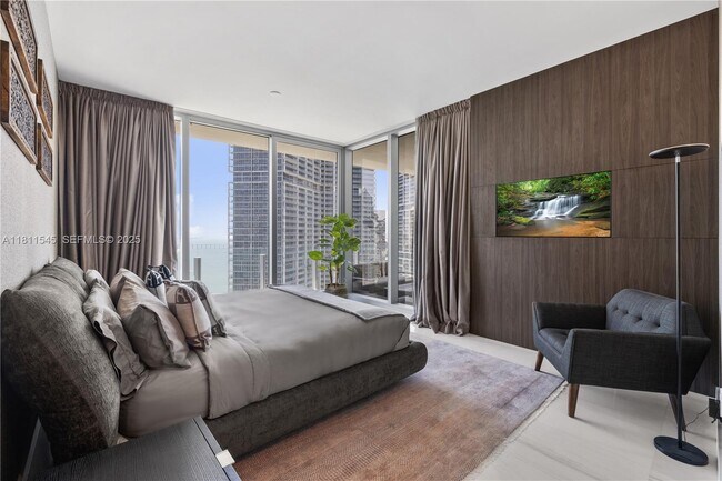 Building Photo - 300 Biscayne Blvd Way