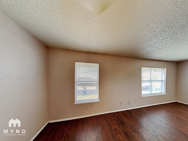 Building Photo - 5515 Brookview Ct