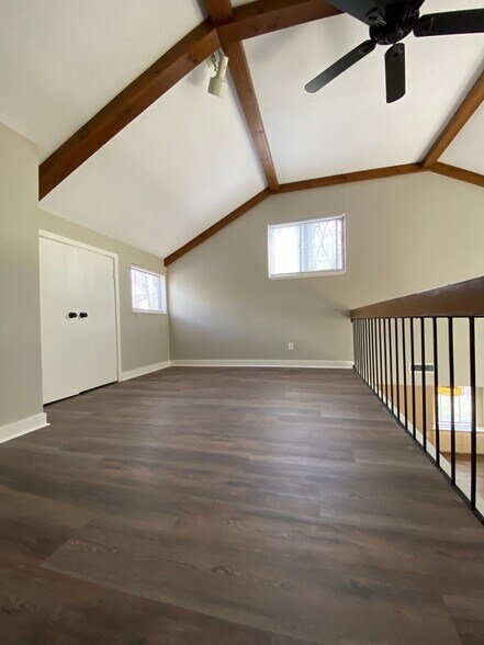 Building Photo - 40 Farmington Chase Cres