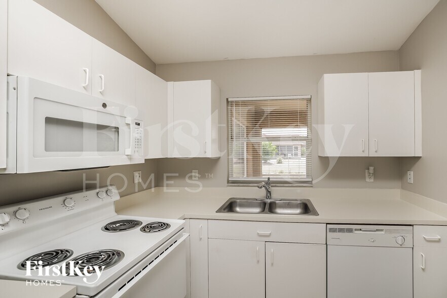 Building Photo - 4103 10th St SW