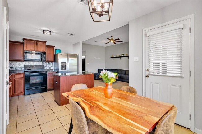 Building Photo - 316 Shoshone Ridge Dr