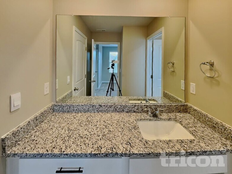 Building Photo - 1406 Ashfield Pl