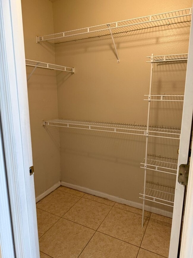 Building Photo - 4344 S Kirkman Rd