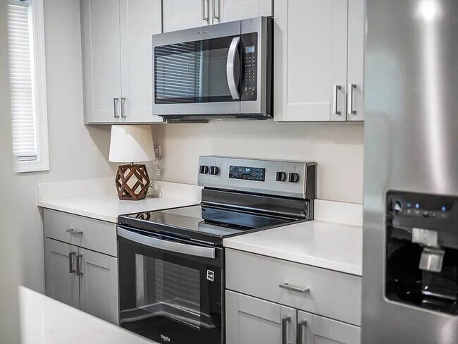 Building Photo - 2410 Poplar St