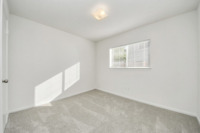 Building Photo - 6711 Autumn Flowers Dr