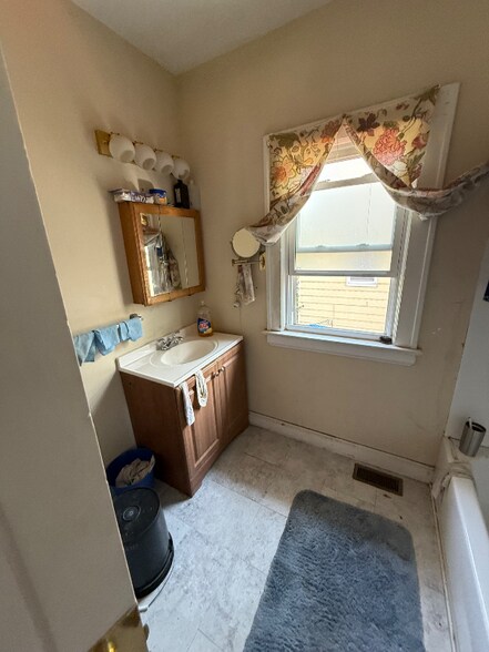 Building Photo - 13509 Edgewood Ave