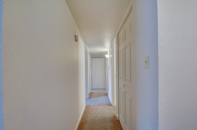 Building Photo - 2BR/2BA Charming Condo in Denver!