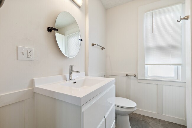 Building Photo - 7719 E Vernor Hwy