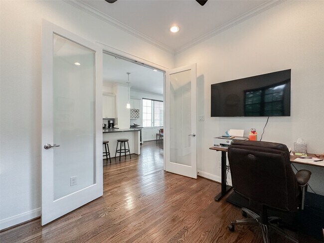 Building Photo - 2 Hermann Park Ct