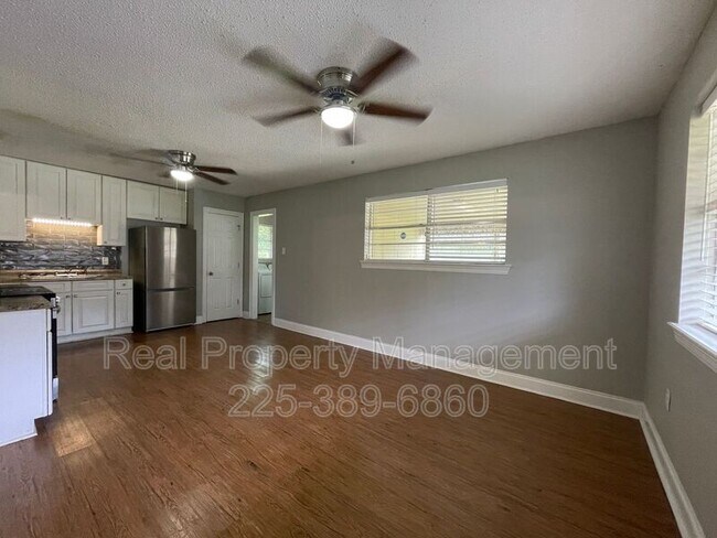 Building Photo - 275 W Chalfont Dr