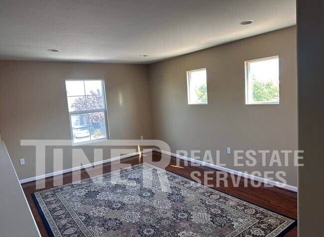 Building Photo - 3576 Hume St