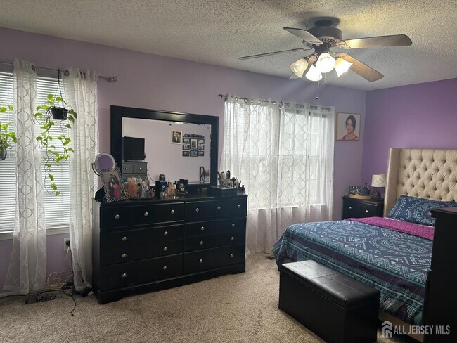 Building Photo - 10 Albury Way