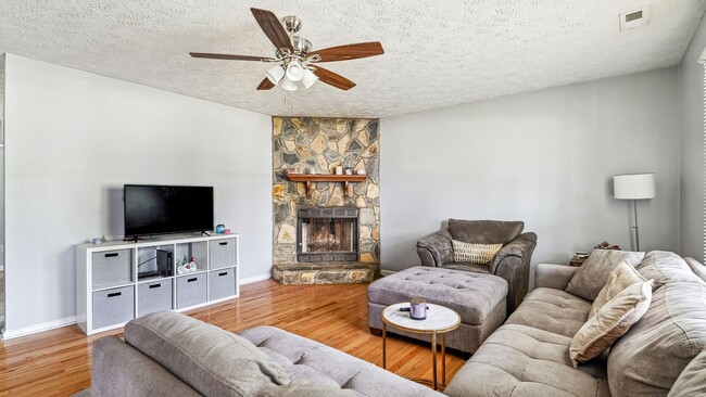 Building Photo - 5017 Tangerine Dr