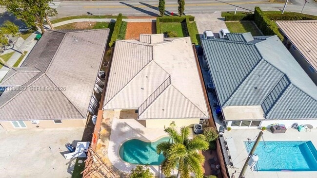 Building Photo - 4370 SW 82nd Ave