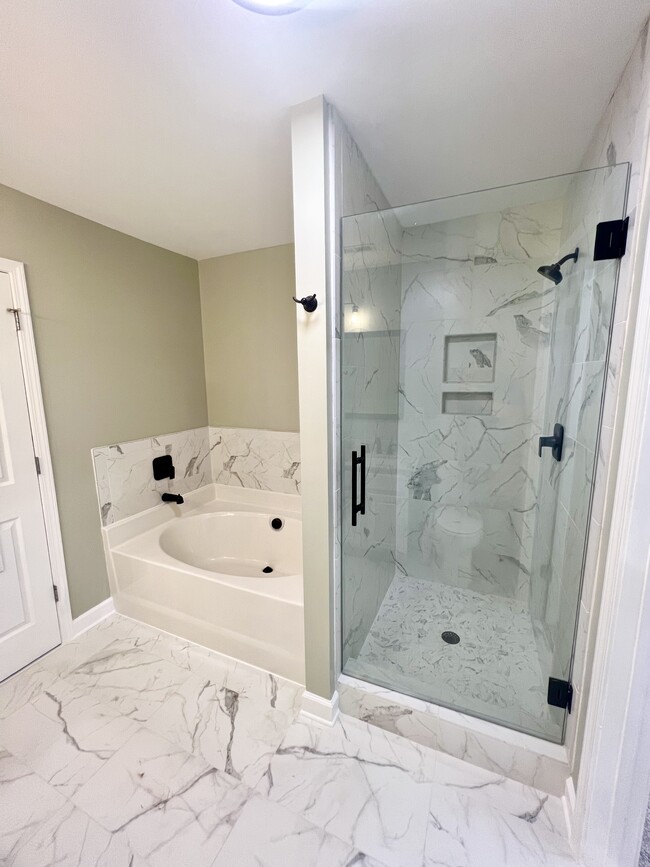 Master Bath - 3315 Weston St