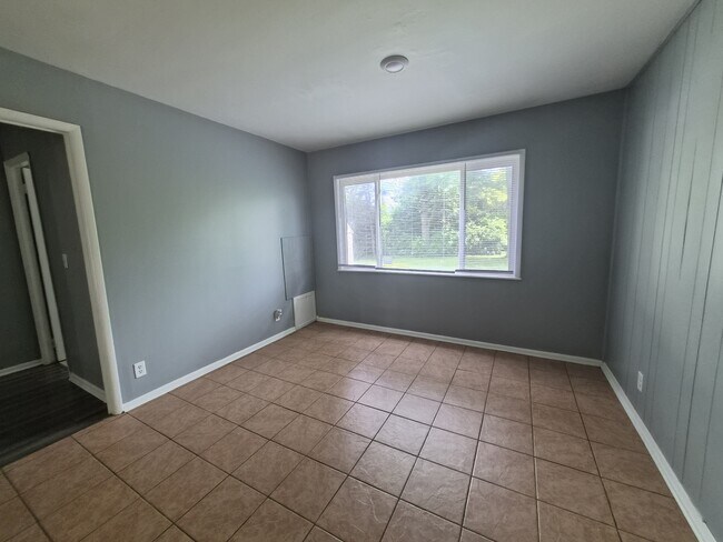 Building Photo - 3921 Malibu Dr