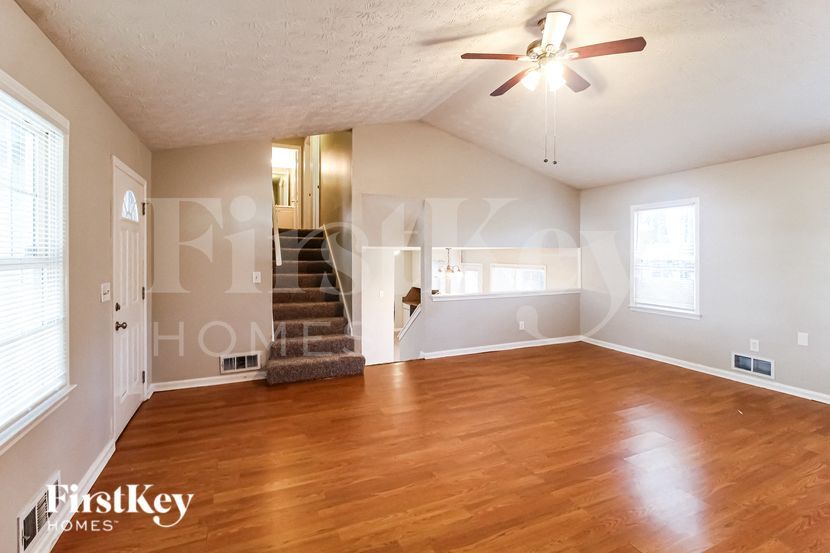 Building Photo - 911 Providence Way