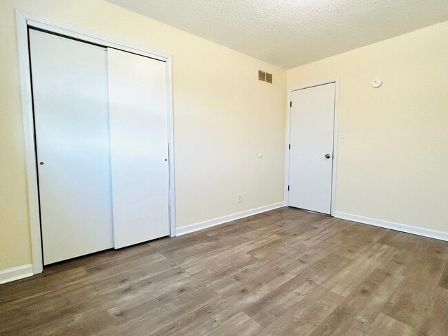 Building Photo - MOVE IN SPECIAL - 1/2 Off Move in Rent