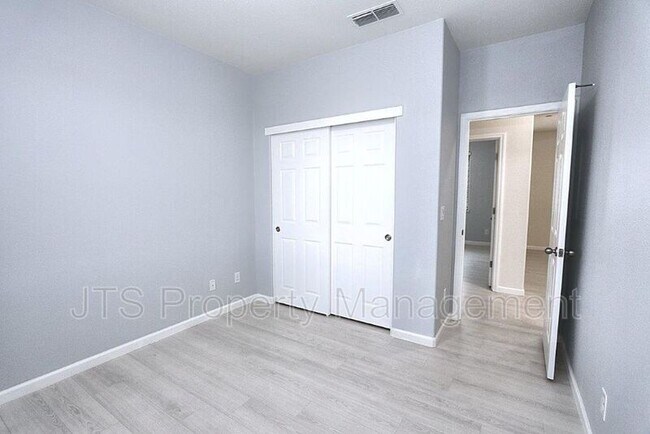 Building Photo - 9200 Rioja St