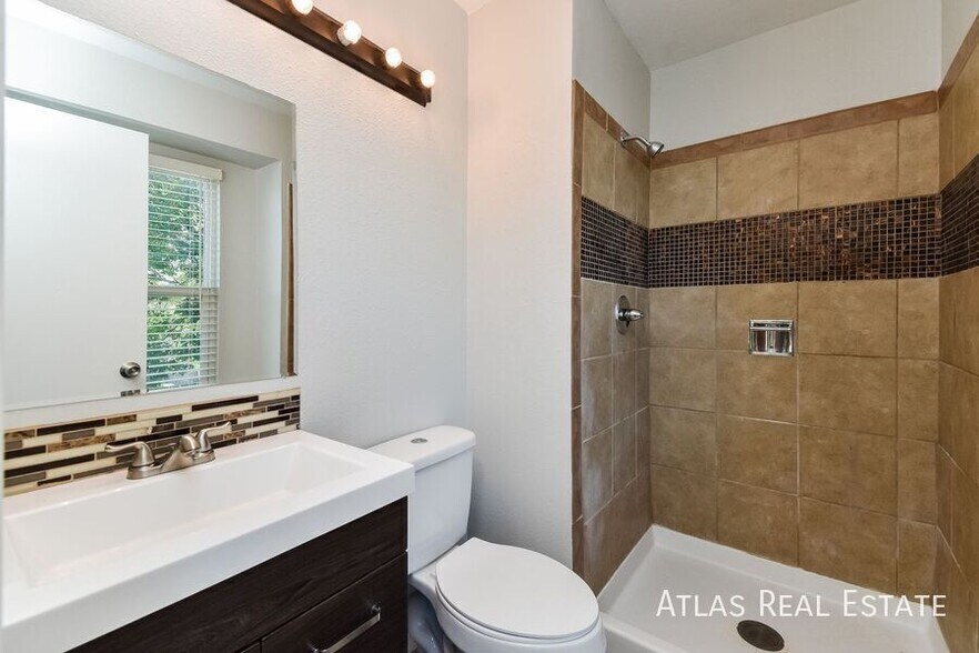 Building Photo - 9138 Chieftan Dr