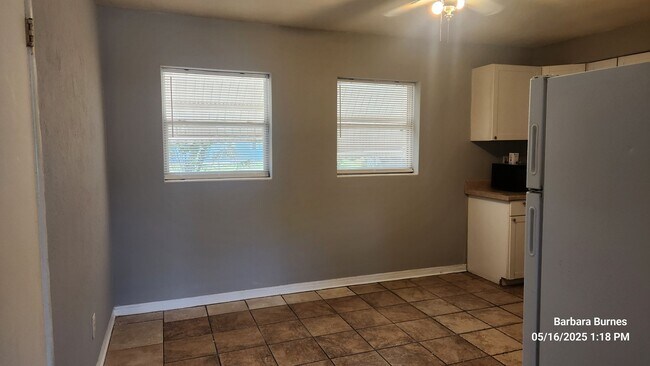 Building Photo - 3 bedroom one bath with garage