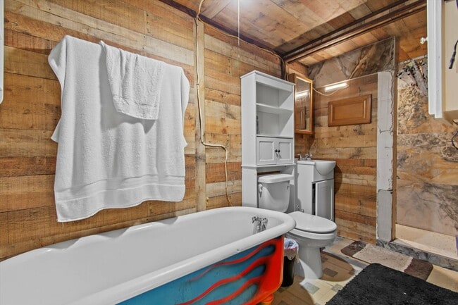 Building Photo - 480 Grandpa Rd