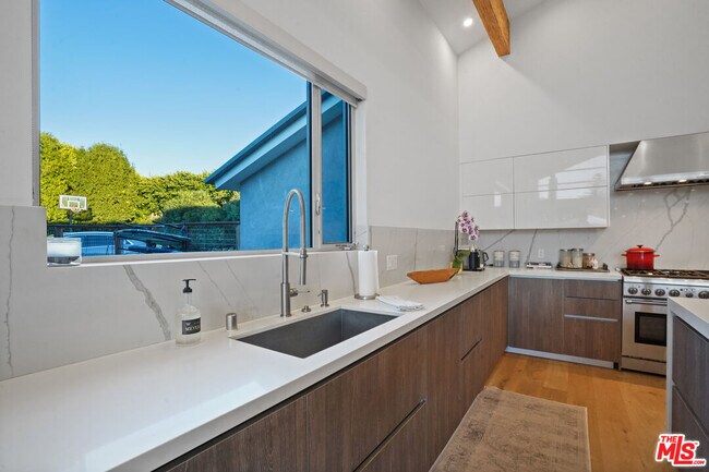 Building Photo - 30479 Morning View Dr